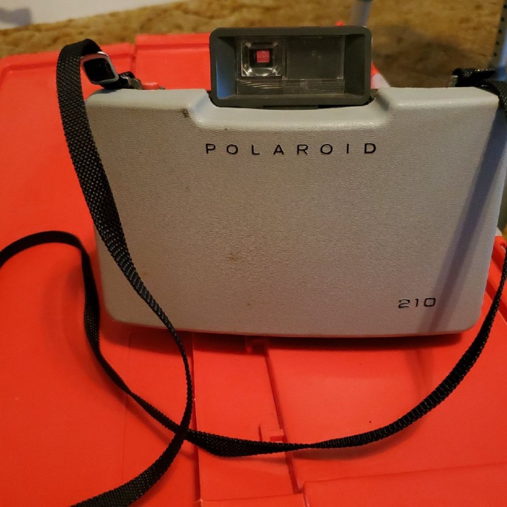 Polaroid Automatic 210 Land Camera With Case